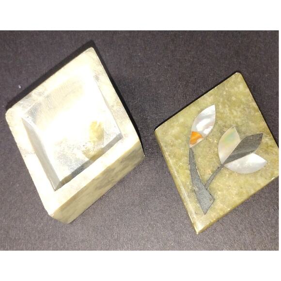 Vintage Fetco India Stone Trinket Box with Mother of Pearl Inlay Floral Lid - Picture 3 of 3